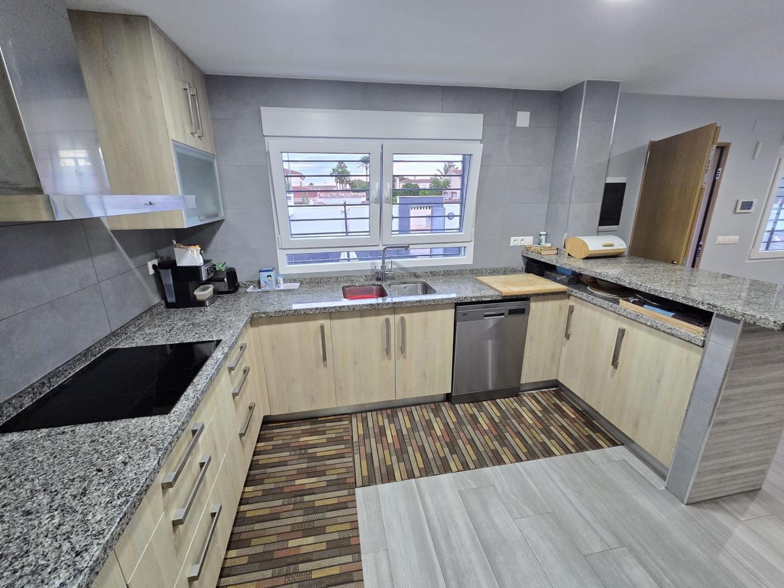 4 bedroom Villa for sale in Torrevieja with pool garage - € 570,000 (Ref: 9400513)