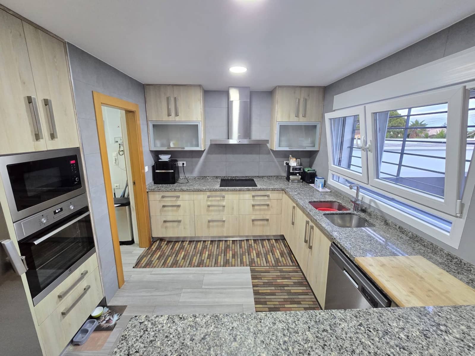 4 bedroom Villa for sale in Torrevieja with pool garage - € 570,000 (Ref: 9400513)