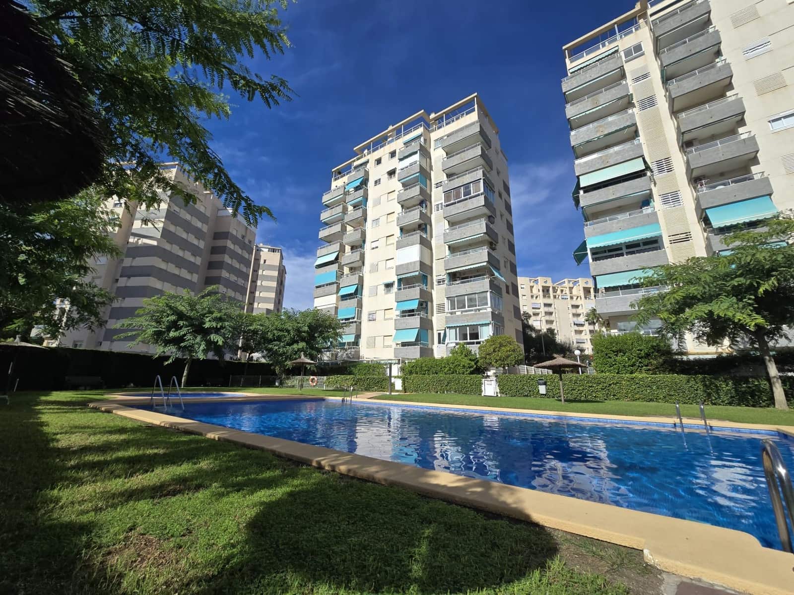 Apartamento de 2 habitaciones en El Campello en venta con piscina - 330.000 € (Ref: 9537173)