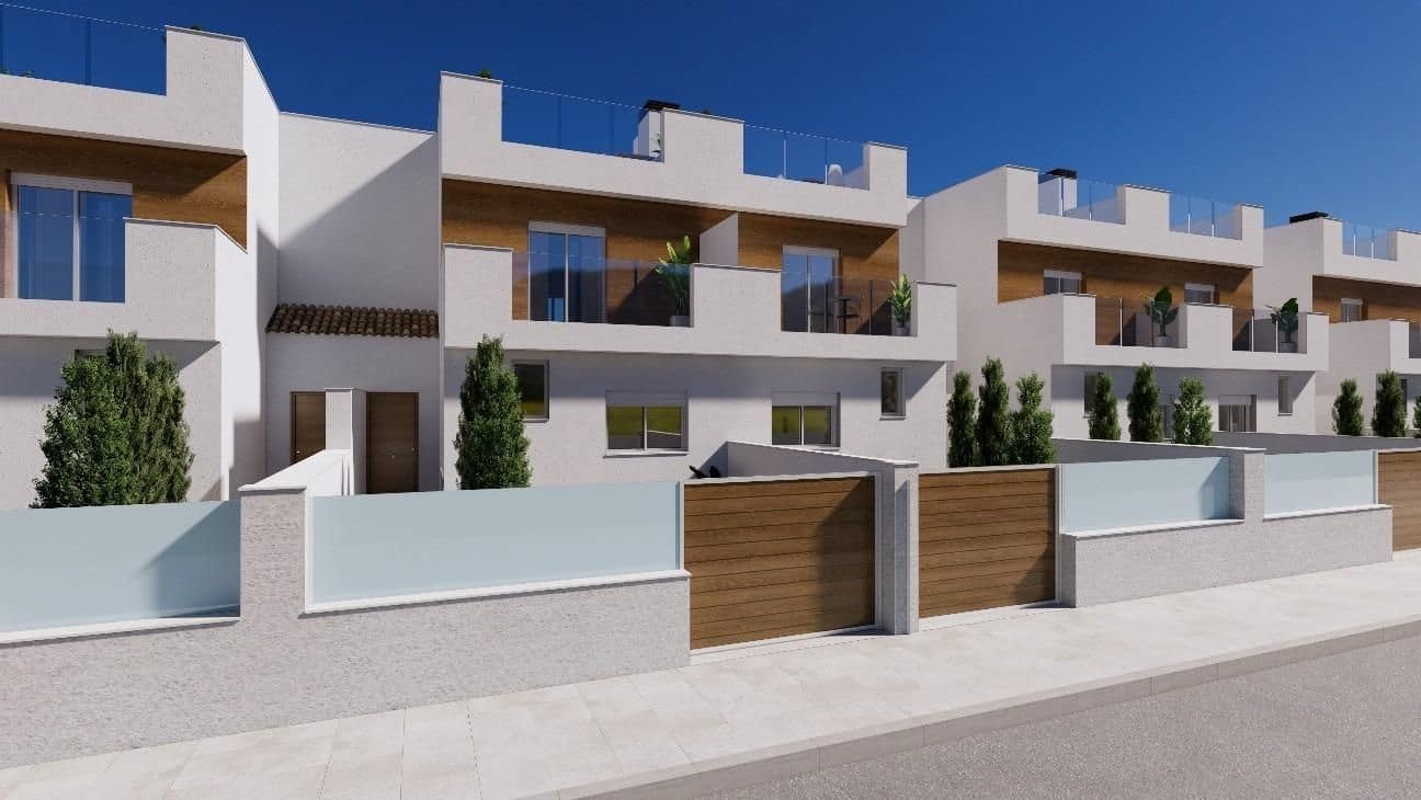 3 bedroom Townhouse for sale in Los Alcazares with pool - € 382,000 (Ref: 9707465)