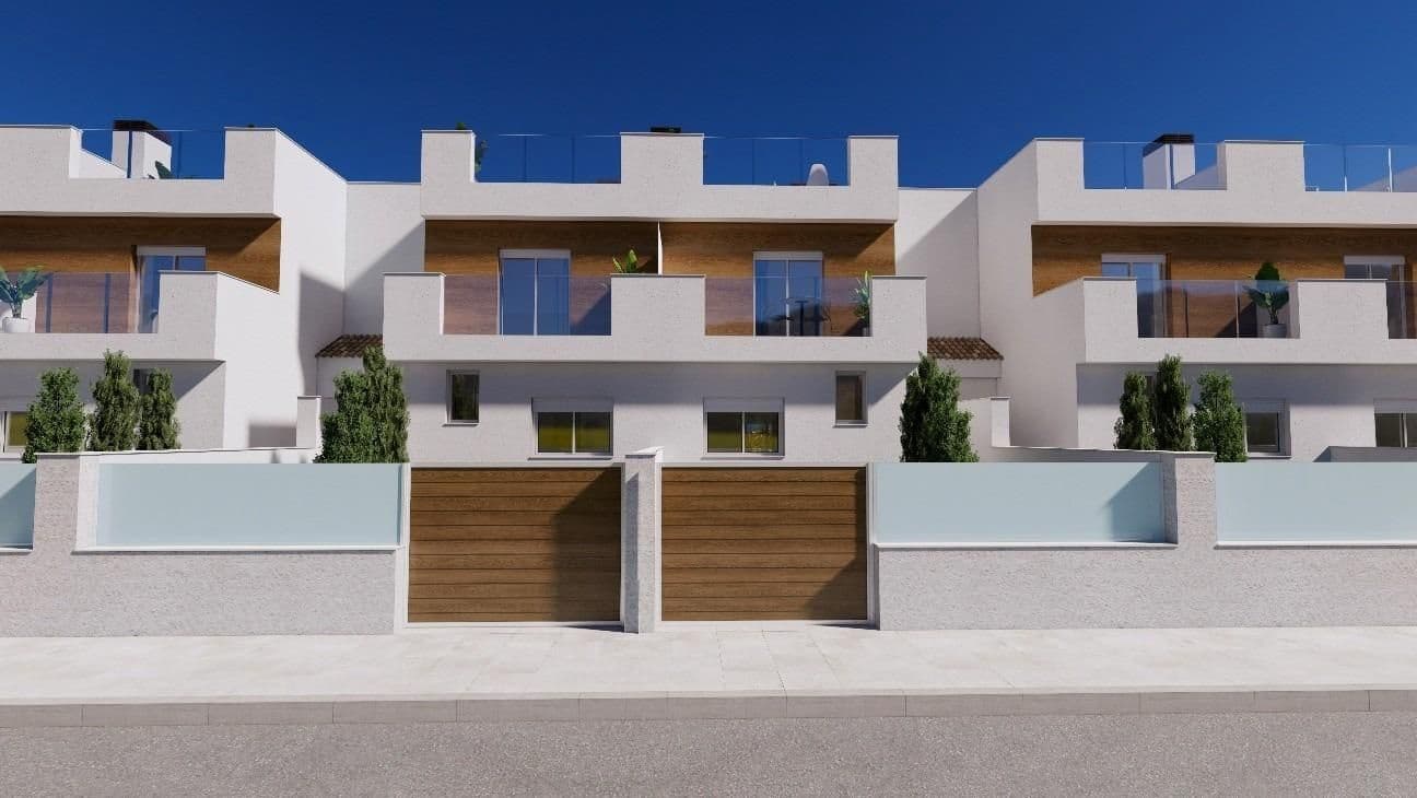 3 bedroom Townhouse for sale in Los Alcazares with pool - € 382,000 (Ref: 9707465)
