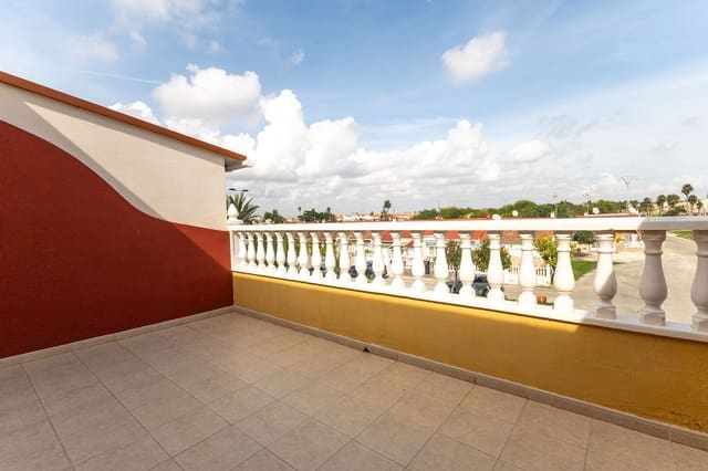 3 bedroom Semi-detached Villa for sale in Torrevieja with pool - € 196,000 (Ref: 9711150)