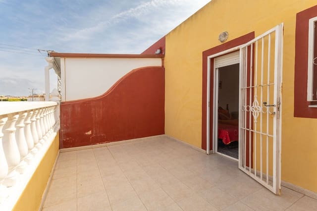 3 bedroom Semi-detached Villa for sale in Torrevieja with pool - € 196,000 (Ref: 9711150)