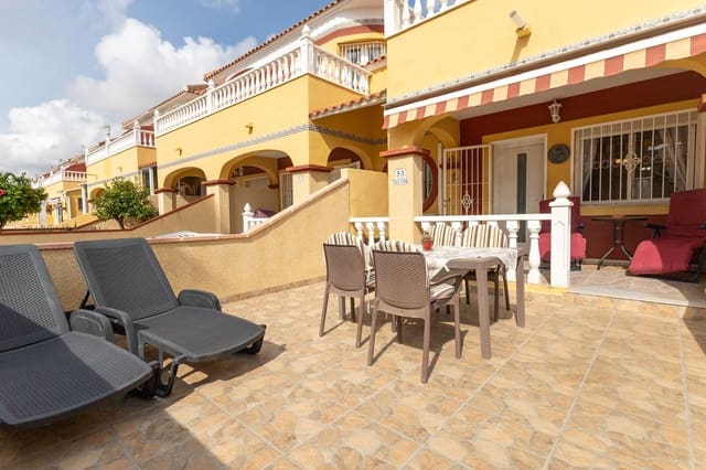 3 bedroom Semi-detached Villa for sale in Torrevieja with pool - € 196,000 (Ref: 9711150)