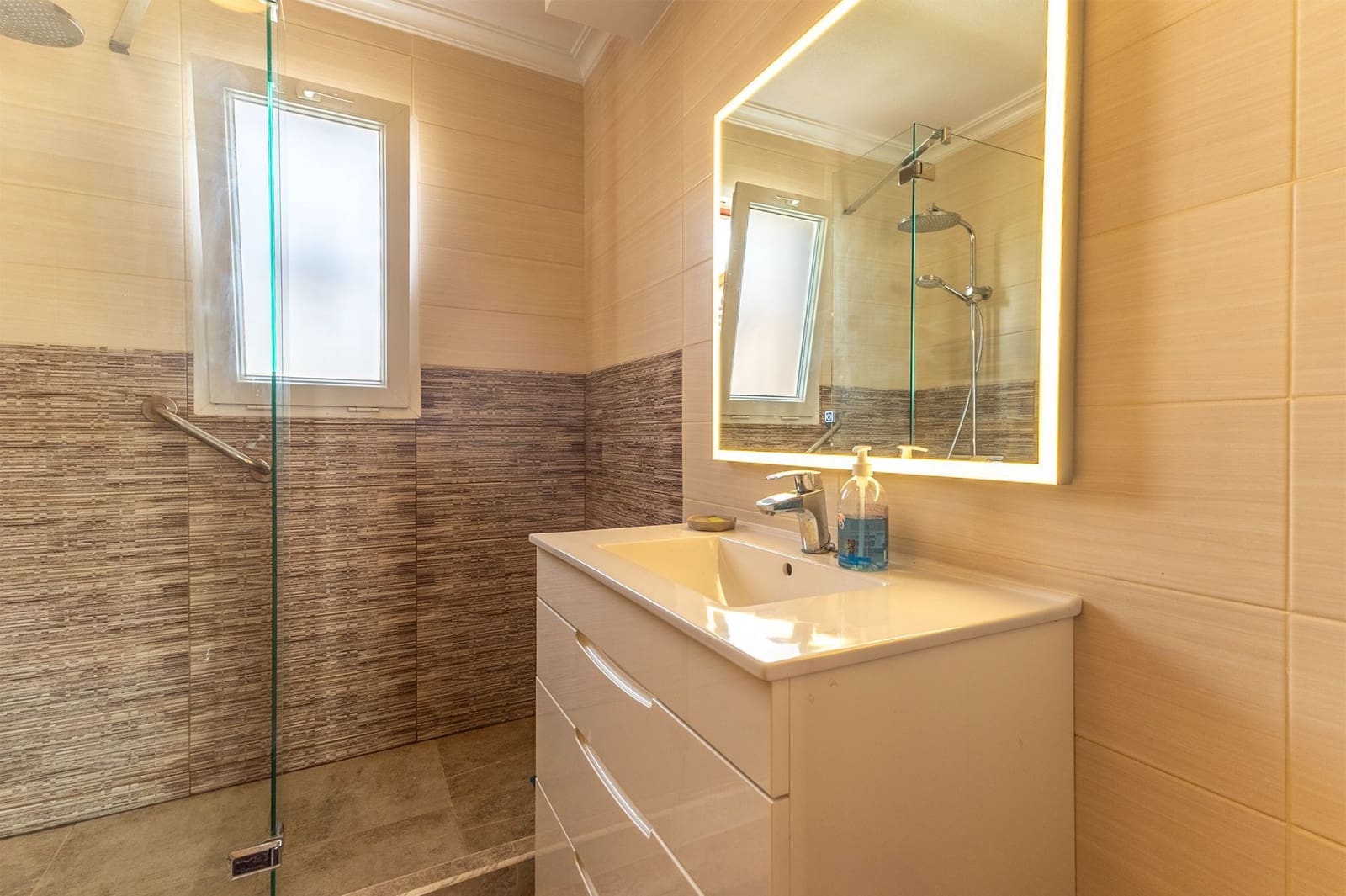 3 soveværelse Semi-Rækkehus til salg i Torrevieja med swimmingpool - € 196.000 (Ref: 9711151)