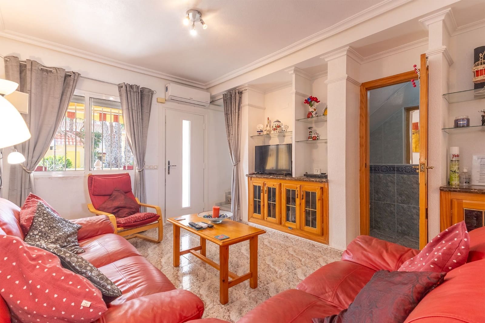 3 soveværelse Semi-Rækkehus til salg i Torrevieja med swimmingpool - € 196.000 (Ref: 9711151)