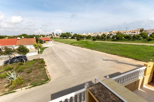 3 soveværelse Semi-Rækkehus til salg i Torrevieja med swimmingpool - € 196.000 (Ref: 9711151)