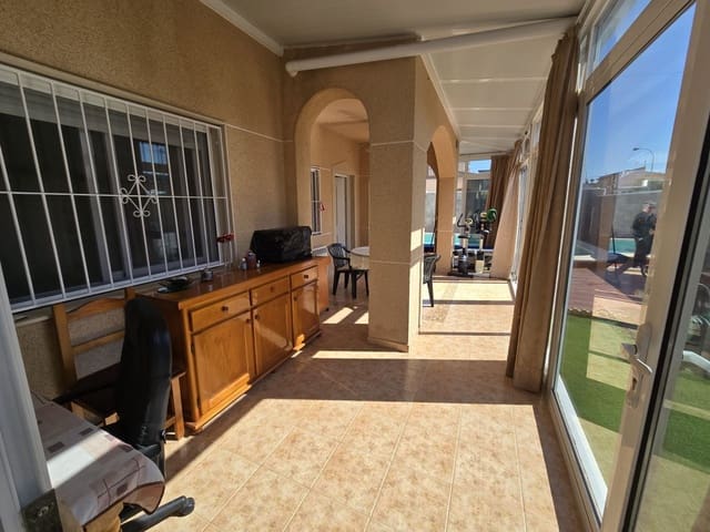 3 sovrum Villa till salu i Torrevieja med pool garage - 549 000 € (Ref: 9719683)