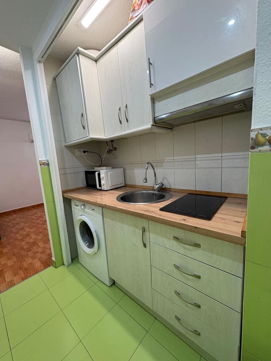 1 bedroom Apartment for sale in Torrevieja with pool - € 109,000 (Ref: 9755379)