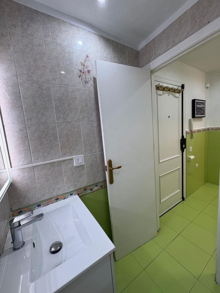 1 bedroom Apartment for sale in Torrevieja with pool - € 109,000 (Ref: 9755379)