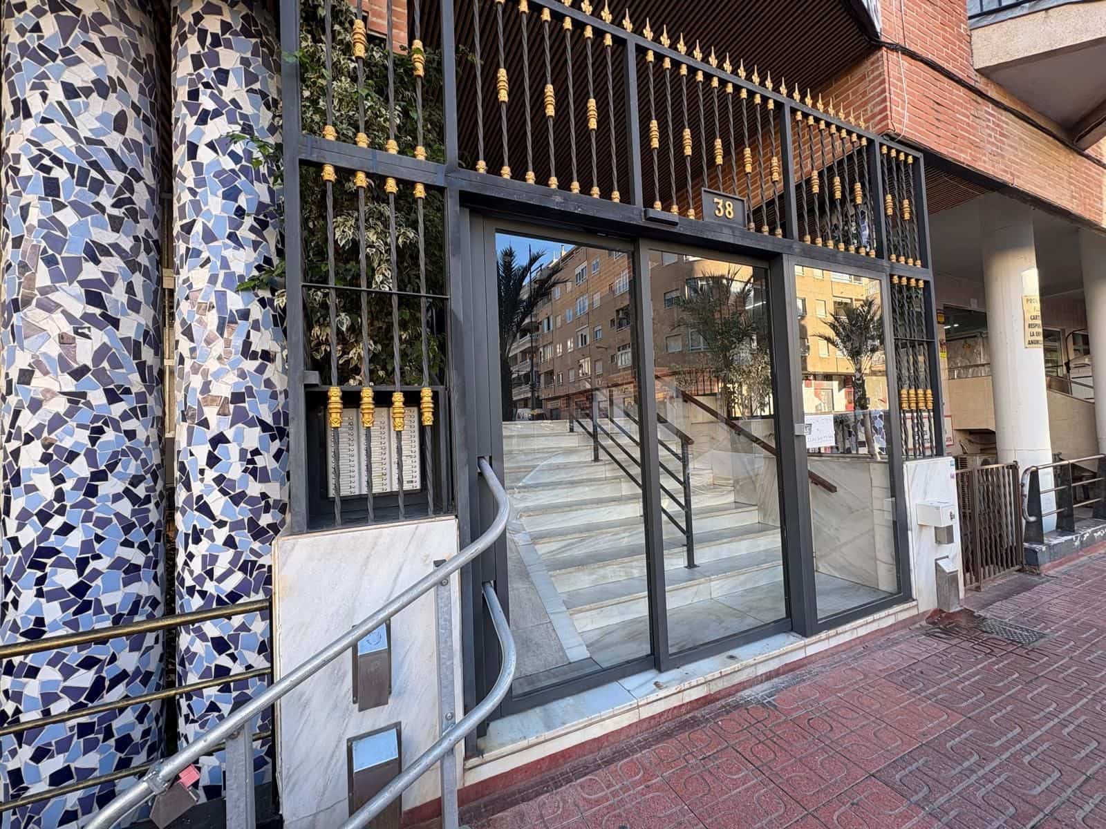 1 bedroom Apartment for sale in Torrevieja with pool - € 109,000 (Ref: 9755379)