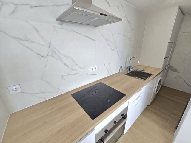 2 makuuhuone Huoneisto myytävänä paikassa Torrevieja mukana uima-altaan - 225 000 € (Ref: 9763525)