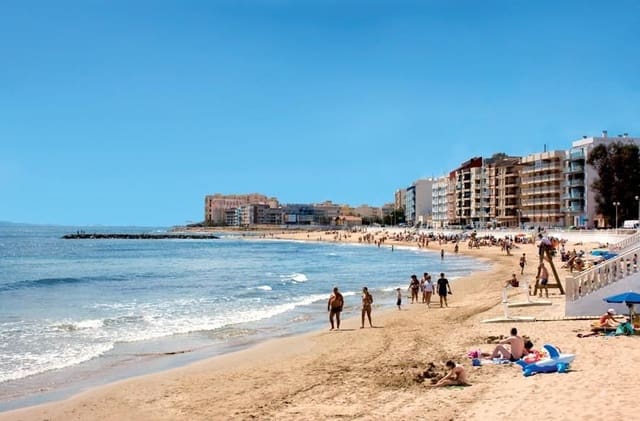 2 soverom Penthouse til salgs i Torrevieja med svømmebasseng - € 459 000 (Ref: 9790751)