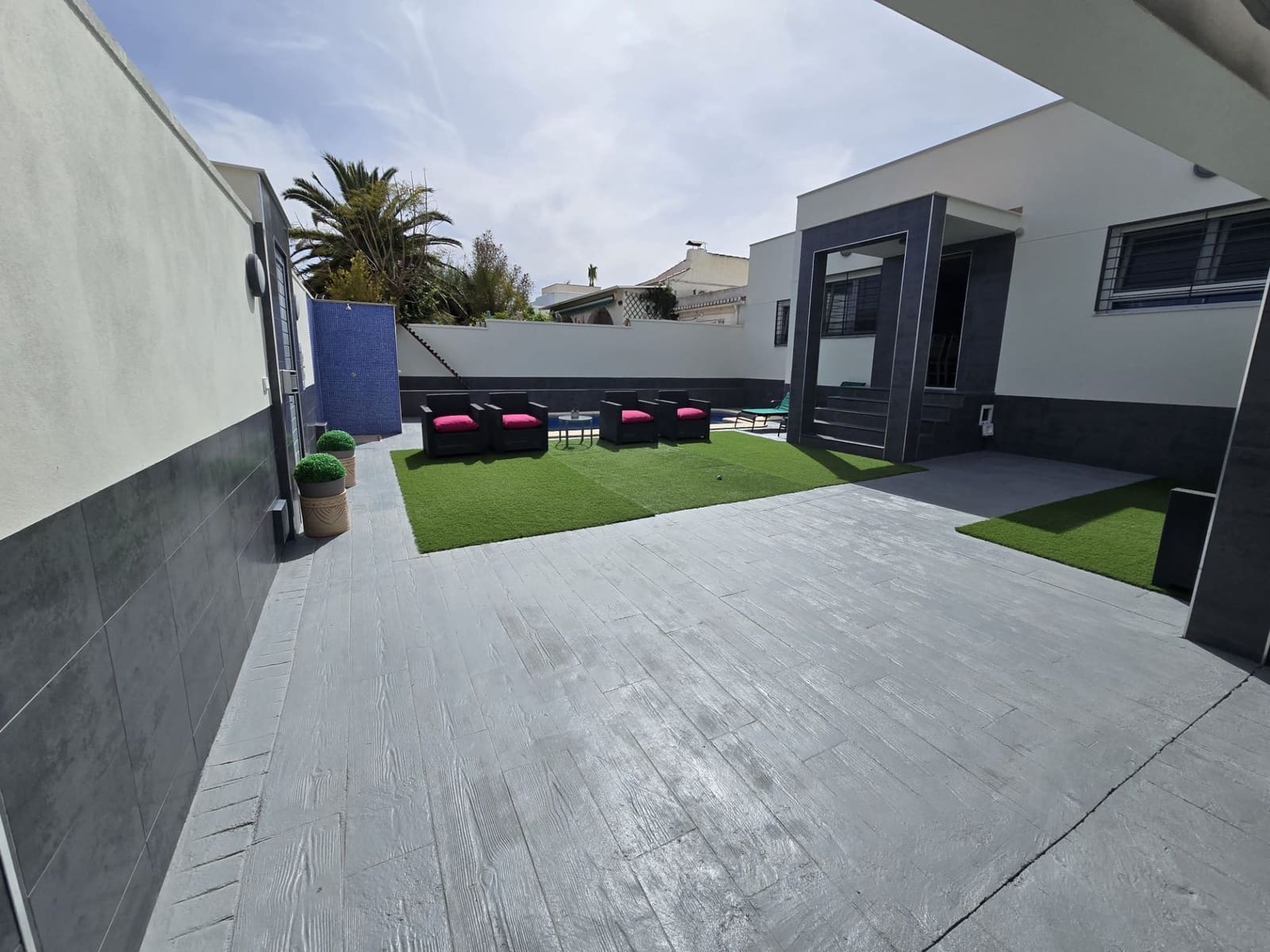 4 makuuhuone Huvila myytävänä paikassa Torrevieja mukana uima-altaan 
autotalli - 490 000 € (Ref: 9794260)