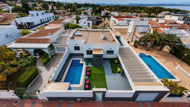 4 bedroom Villa for sale in Torrevieja with pool garage - € 490,000 (Ref: 9794260)