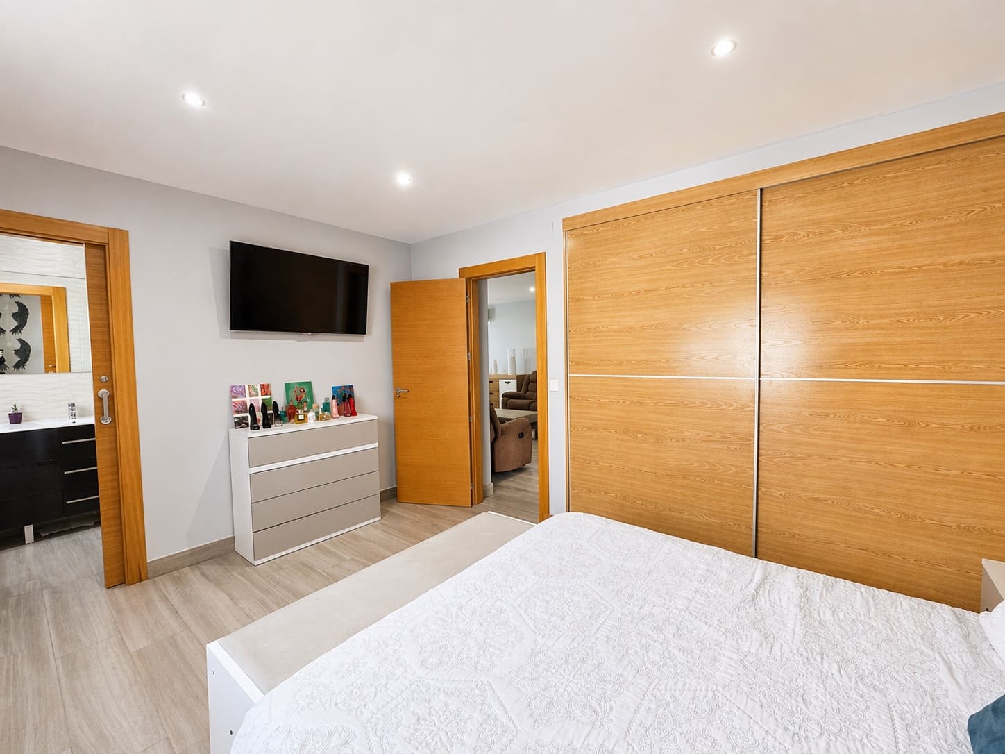 4 makuuhuone Huvila myytävänä paikassa Torrevieja mukana uima-altaan 
autotalli - 490 000 € (Ref: 9794260)