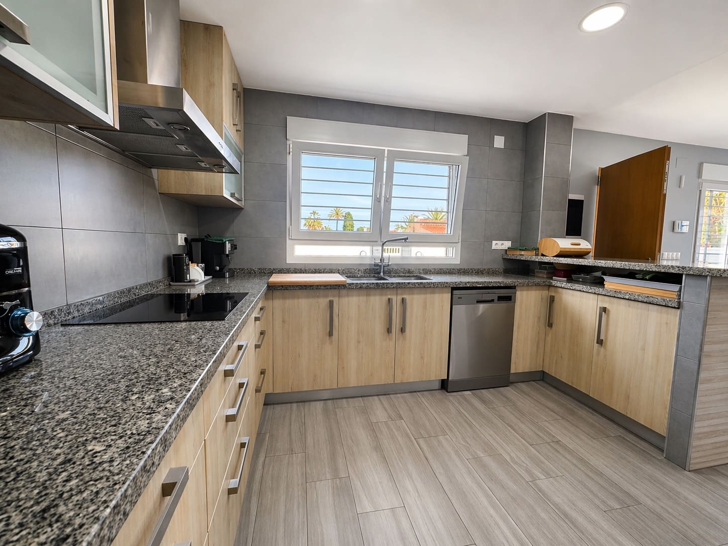 4 makuuhuone Huvila myytävänä paikassa Torrevieja mukana uima-altaan 
autotalli - 490 000 € (Ref: 9794260)