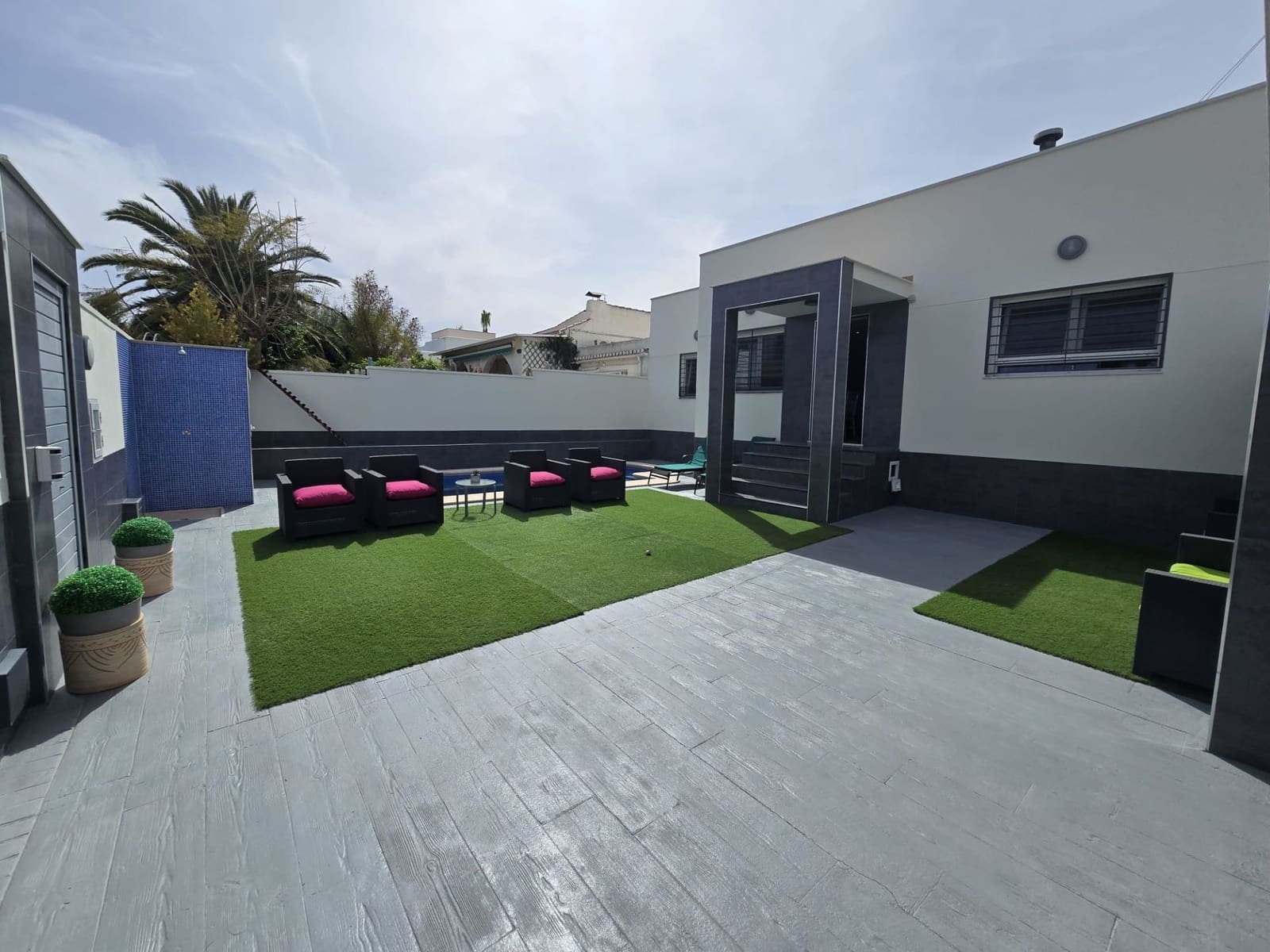 4 makuuhuone Huvila myytävänä paikassa Torrevieja mukana uima-altaan 
autotalli - 490 000 € (Ref: 9794260)