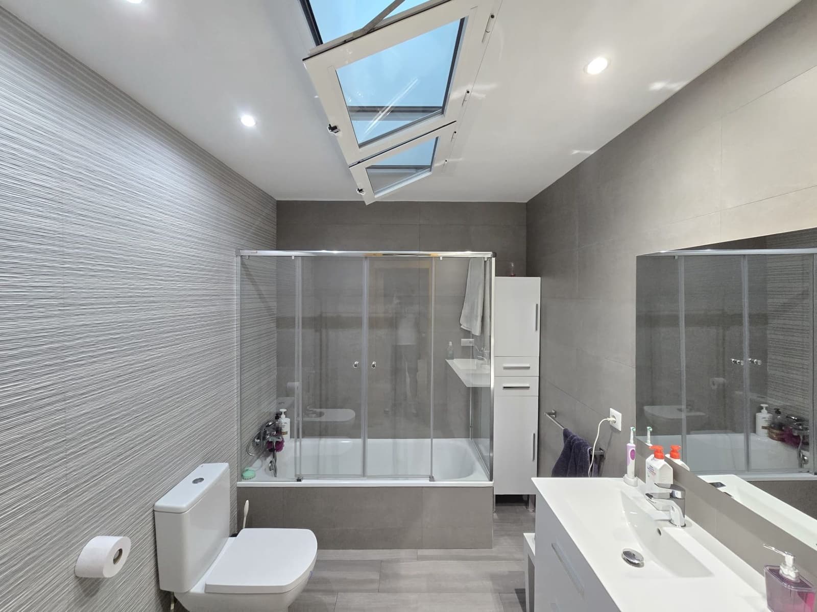 4 makuuhuone Huvila myytävänä paikassa Torrevieja mukana uima-altaan 
autotalli - 490 000 € (Ref: 9794260)