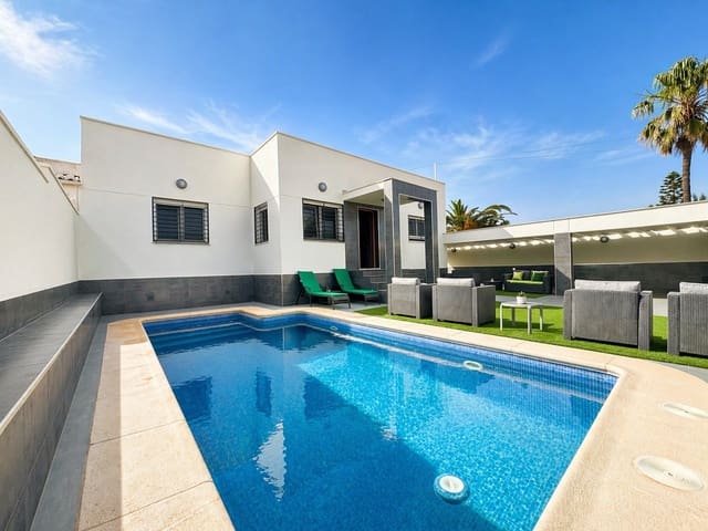 Chalet de 4 habitaciones en Torrevieja en venta con piscina garaje - 490.000 € (Ref: 9794261)