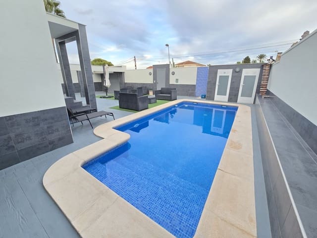 Chalet de 4 habitaciones en Torrevieja en venta con piscina garaje - 490.000 € (Ref: 9794261)