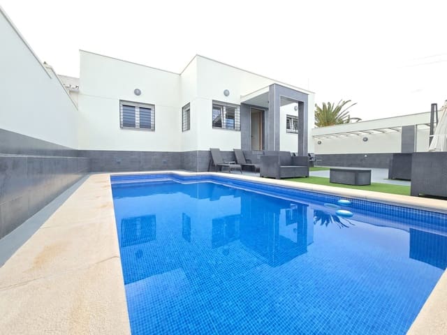 Chalet de 4 habitaciones en Torrevieja en venta con piscina garaje - 490.000 € (Ref: 9794261)