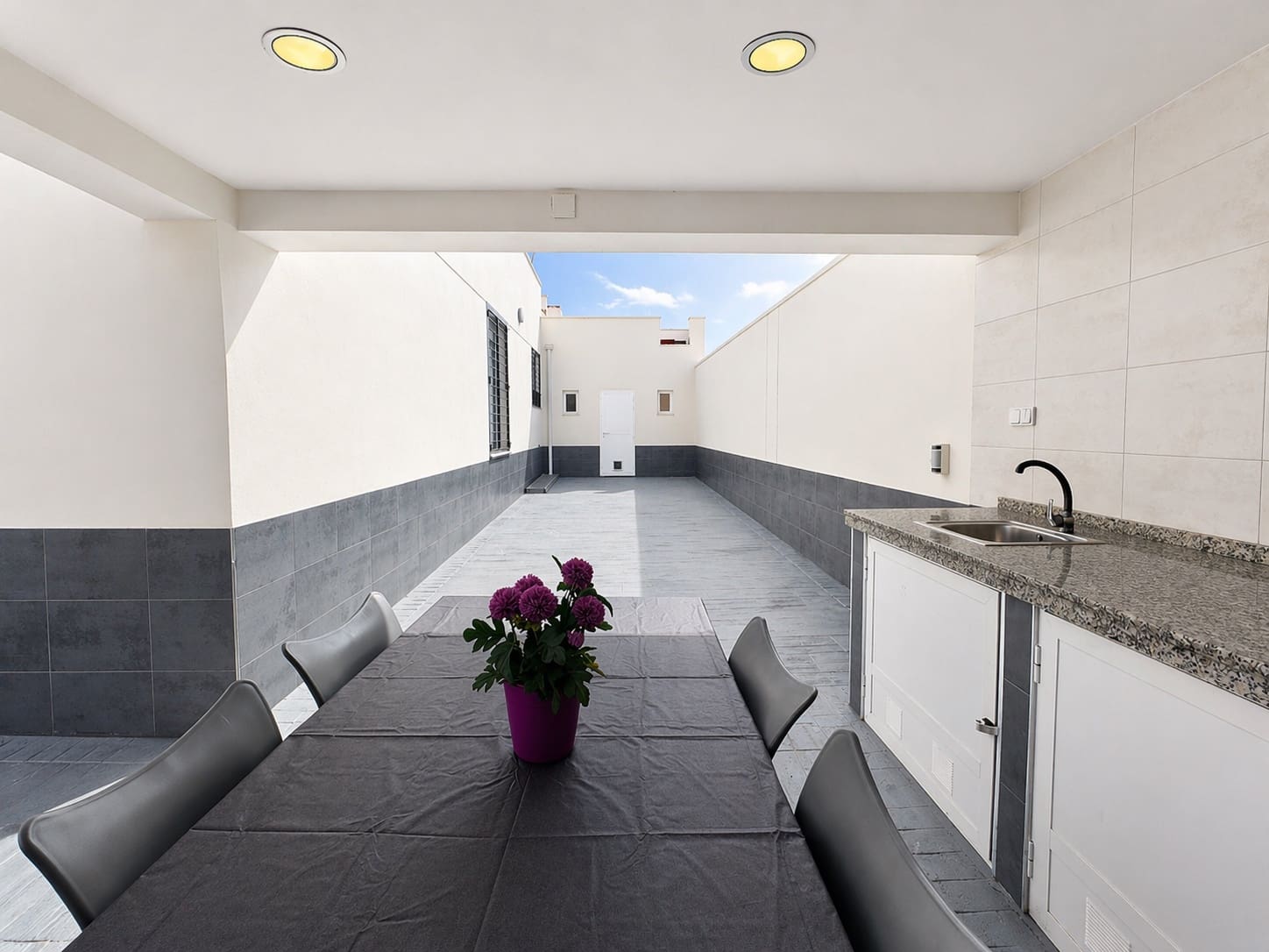 4 makuuhuone Huvila myytävänä paikassa Torrevieja mukana uima-altaan 
autotalli - 490 000 € (Ref: 9794261)