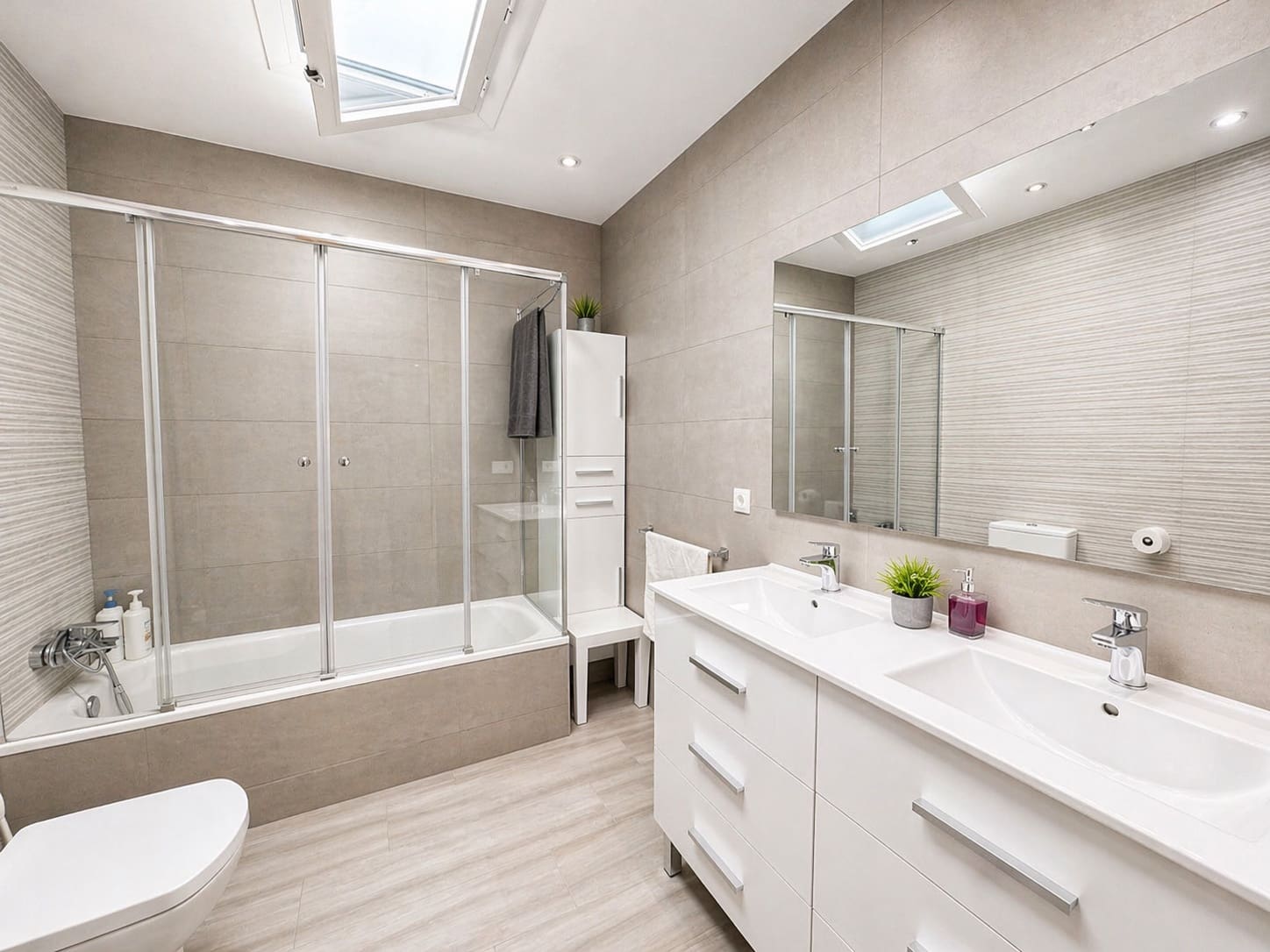 4 makuuhuone Huvila myytävänä paikassa Torrevieja mukana uima-altaan 
autotalli - 490 000 € (Ref: 9794261)