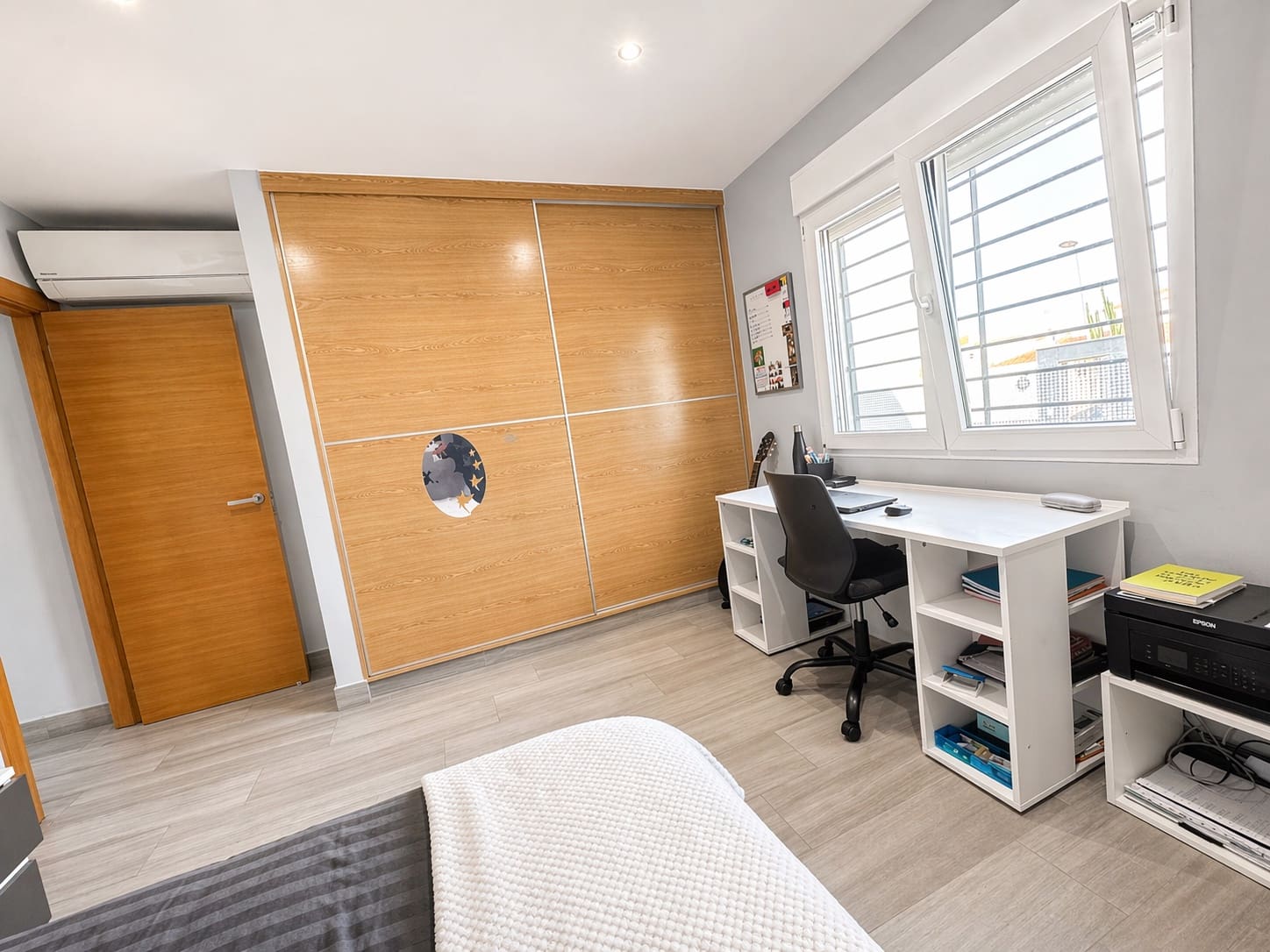 4 makuuhuone Huvila myytävänä paikassa Torrevieja mukana uima-altaan 
autotalli - 490 000 € (Ref: 9794261)