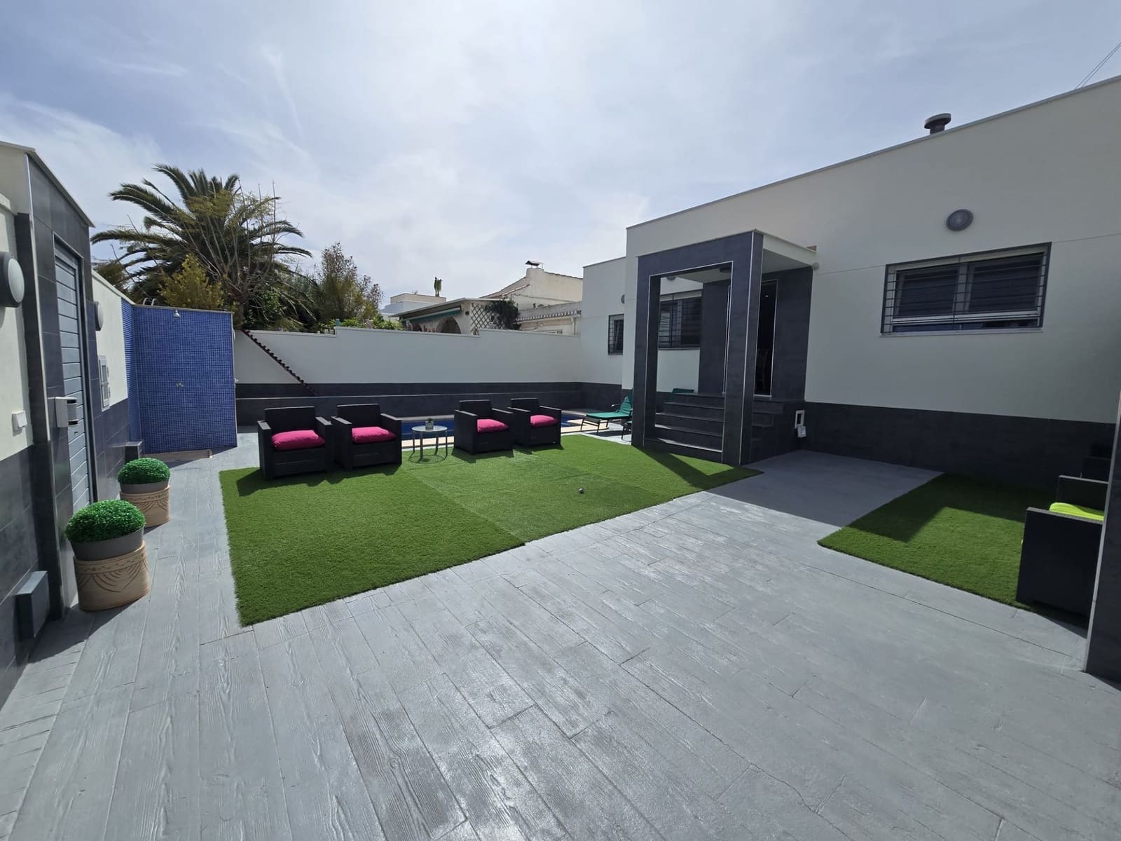 4 makuuhuone Huvila myytävänä paikassa Torrevieja mukana uima-altaan 
autotalli - 490 000 € (Ref: 9794261)