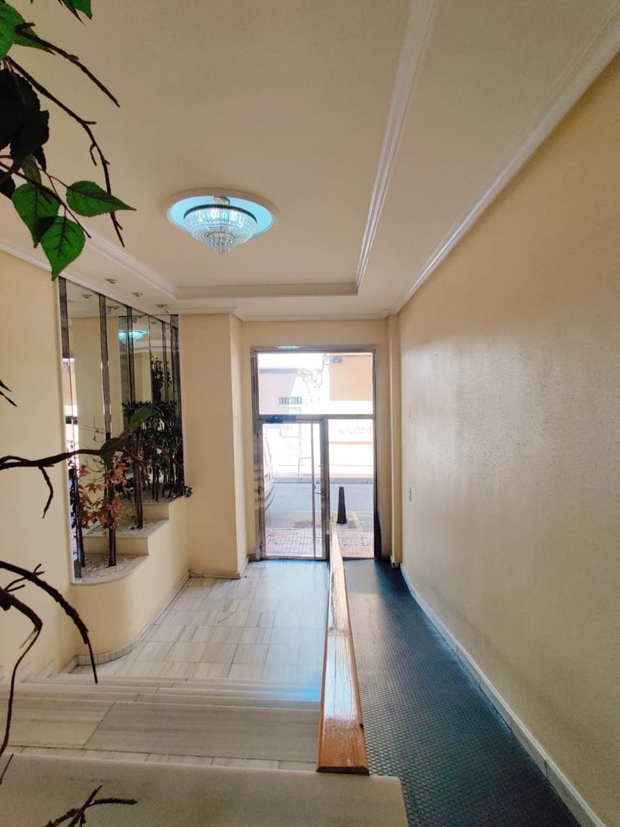 3 makuuhuone Kattohuoneisto myytävänä paikassa Torrevieja mukana uima-altaan - 160 000 € (Ref: 9796893)