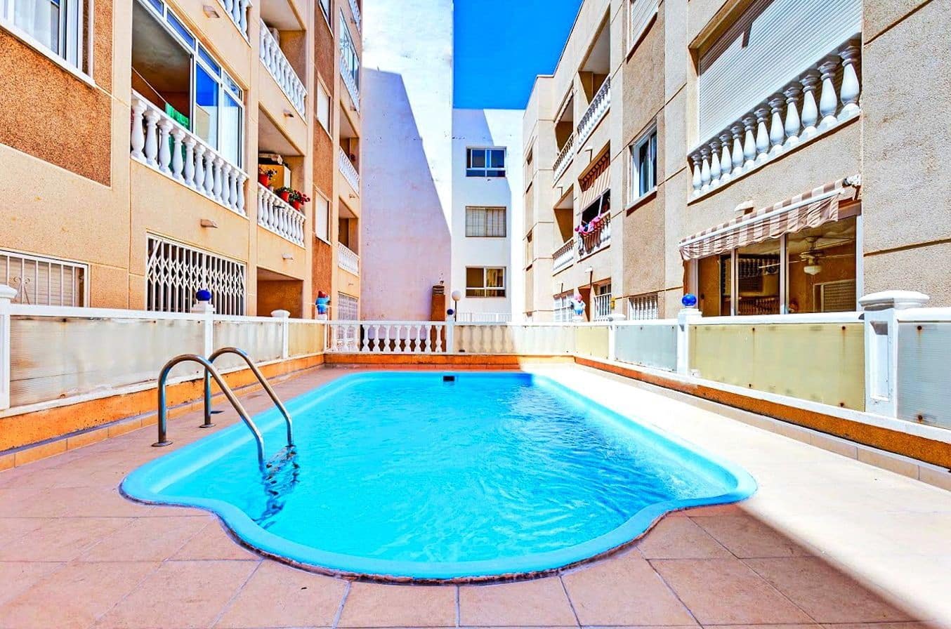 3 makuuhuone Kattohuoneisto myytävänä paikassa Torrevieja mukana uima-altaan - 160 000 € (Ref: 9796893)