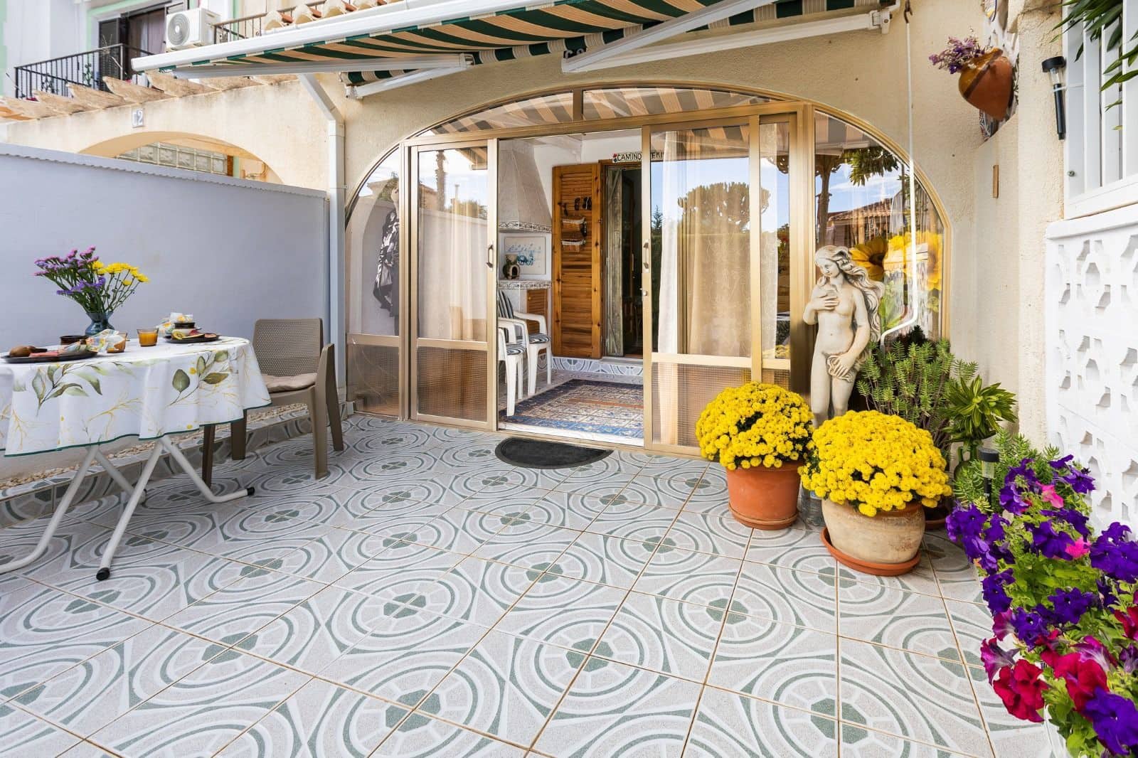 2 soveværelse Byhus til salg i Torrevieja med swimmingpool - € 135.000 (Ref: 9798913)