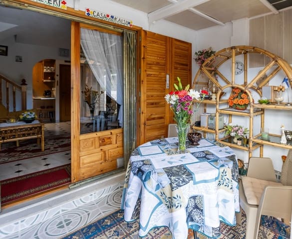 2 soveværelse Byhus til salg i Torrevieja med swimmingpool - € 135.000 (Ref: 9798913)