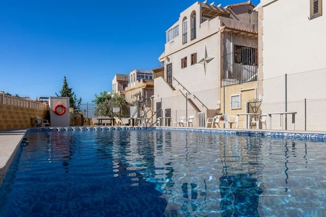 2 soveværelse Byhus til salg i Torrevieja med swimmingpool - € 135.000 (Ref: 9798914)