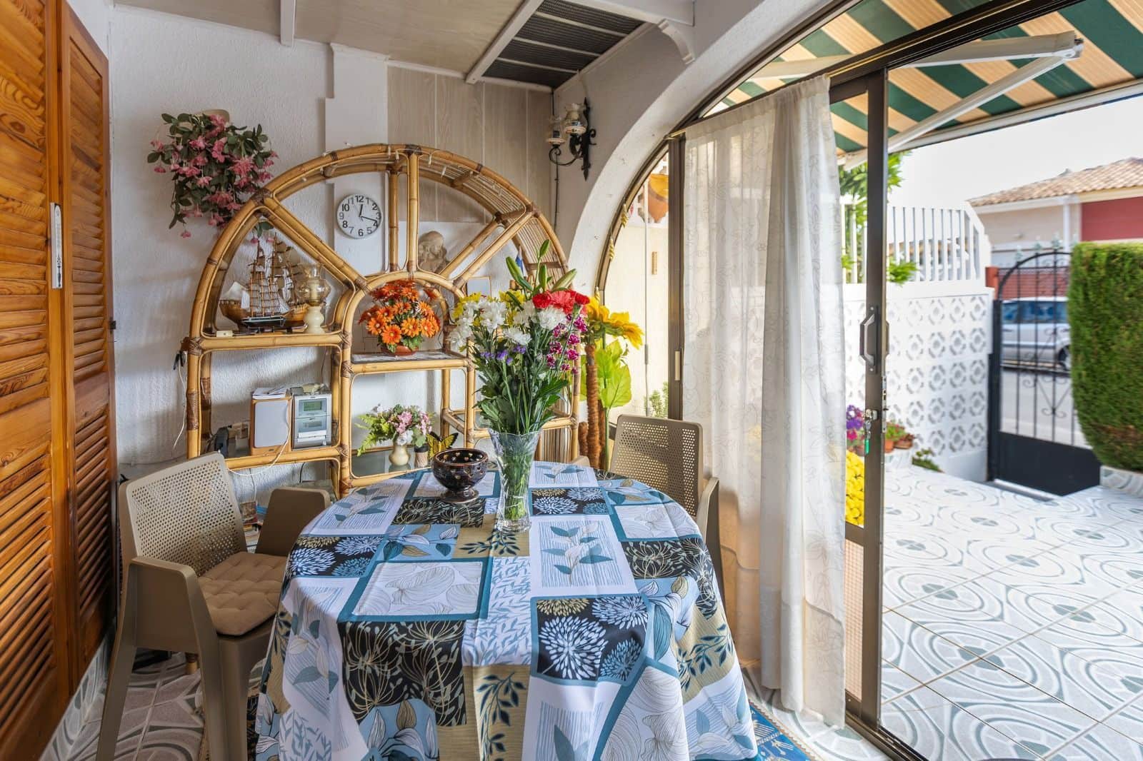 2 bedroom Townhouse for sale in Torrevieja with pool - € 135,000 (Ref: 9798914)