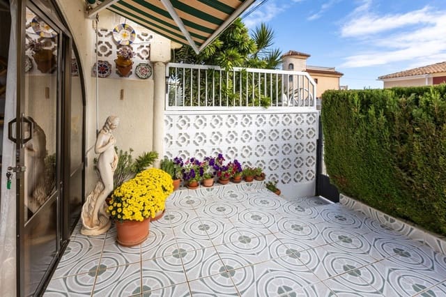 2 soveværelse Byhus til salg i Torrevieja med swimmingpool - € 135.000 (Ref: 9798914)