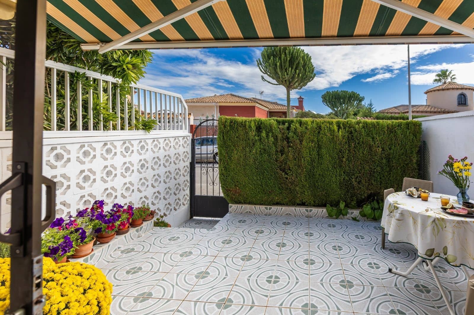 2 bedroom Townhouse for sale in Torrevieja with pool - € 135,000 (Ref: 9798914)