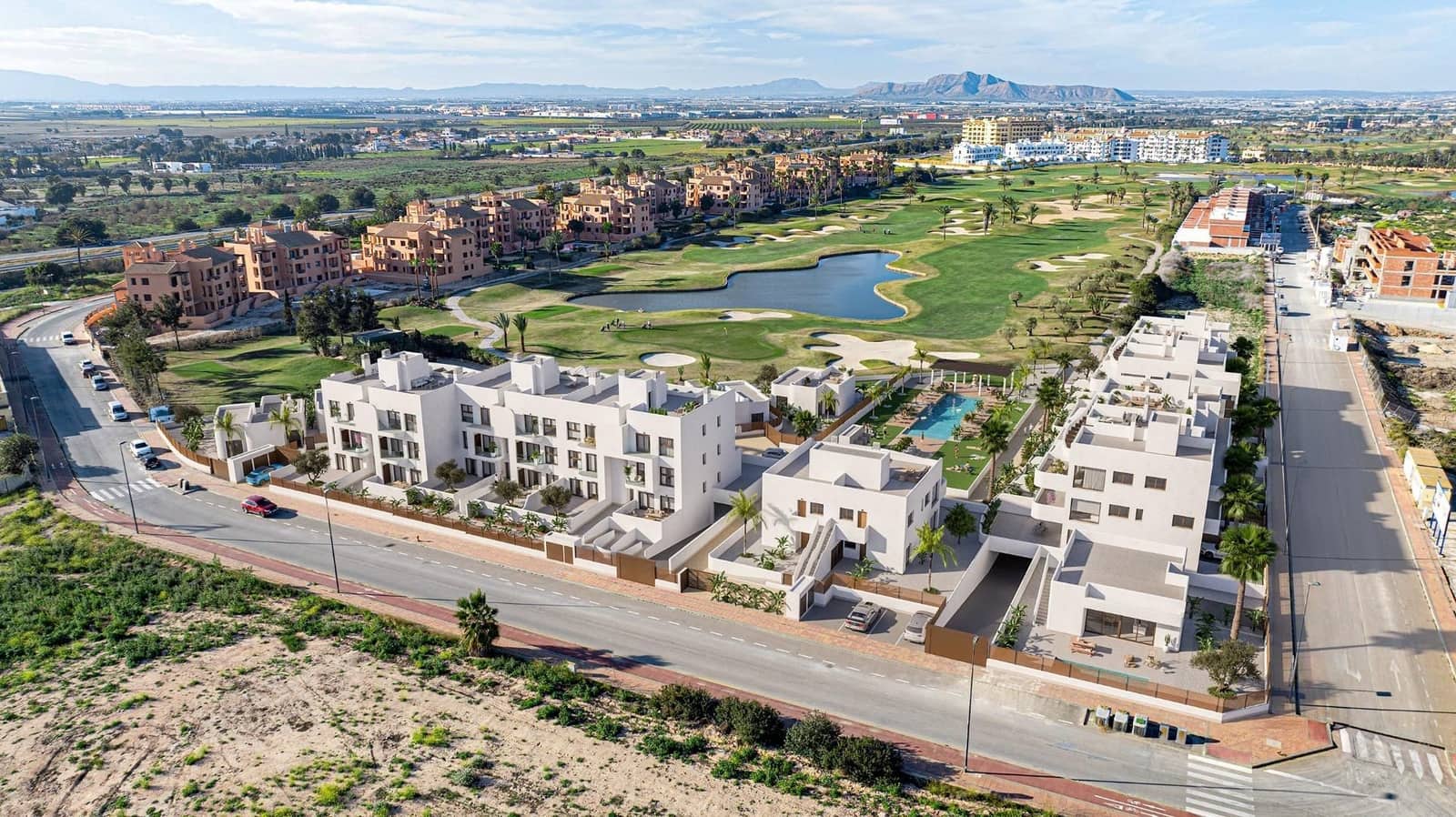 Chalet de 3 habitaciones en Los Alcázares en venta con piscina - 649.900 € (Ref: 9801259)