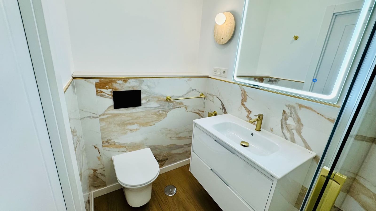2 bedroom Penthouse for sale in Torrevieja with garage - € 235,000 (Ref: 9828760)
