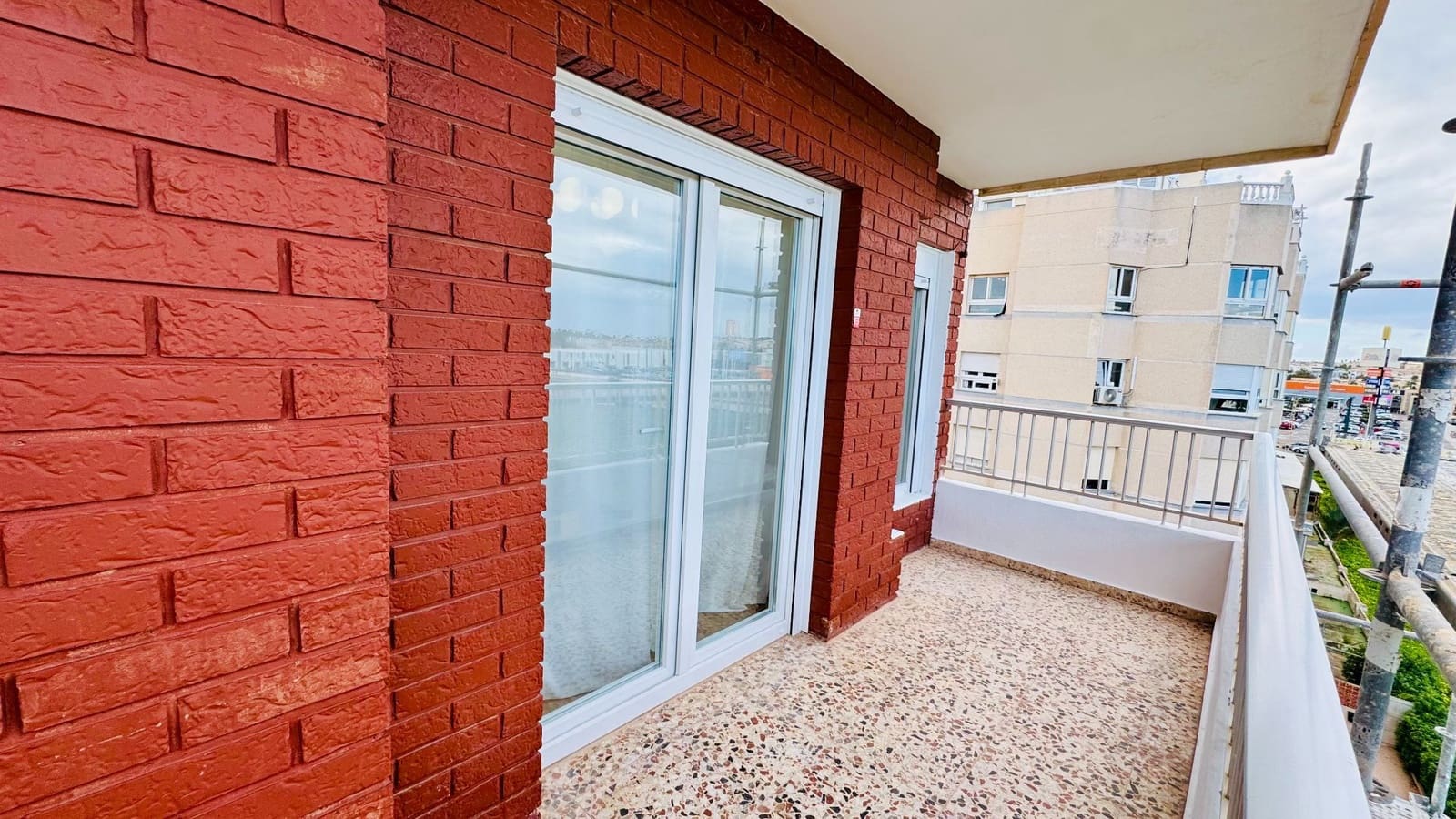2 bedroom Penthouse for sale in Torrevieja with garage - € 235,000 (Ref: 9828760)