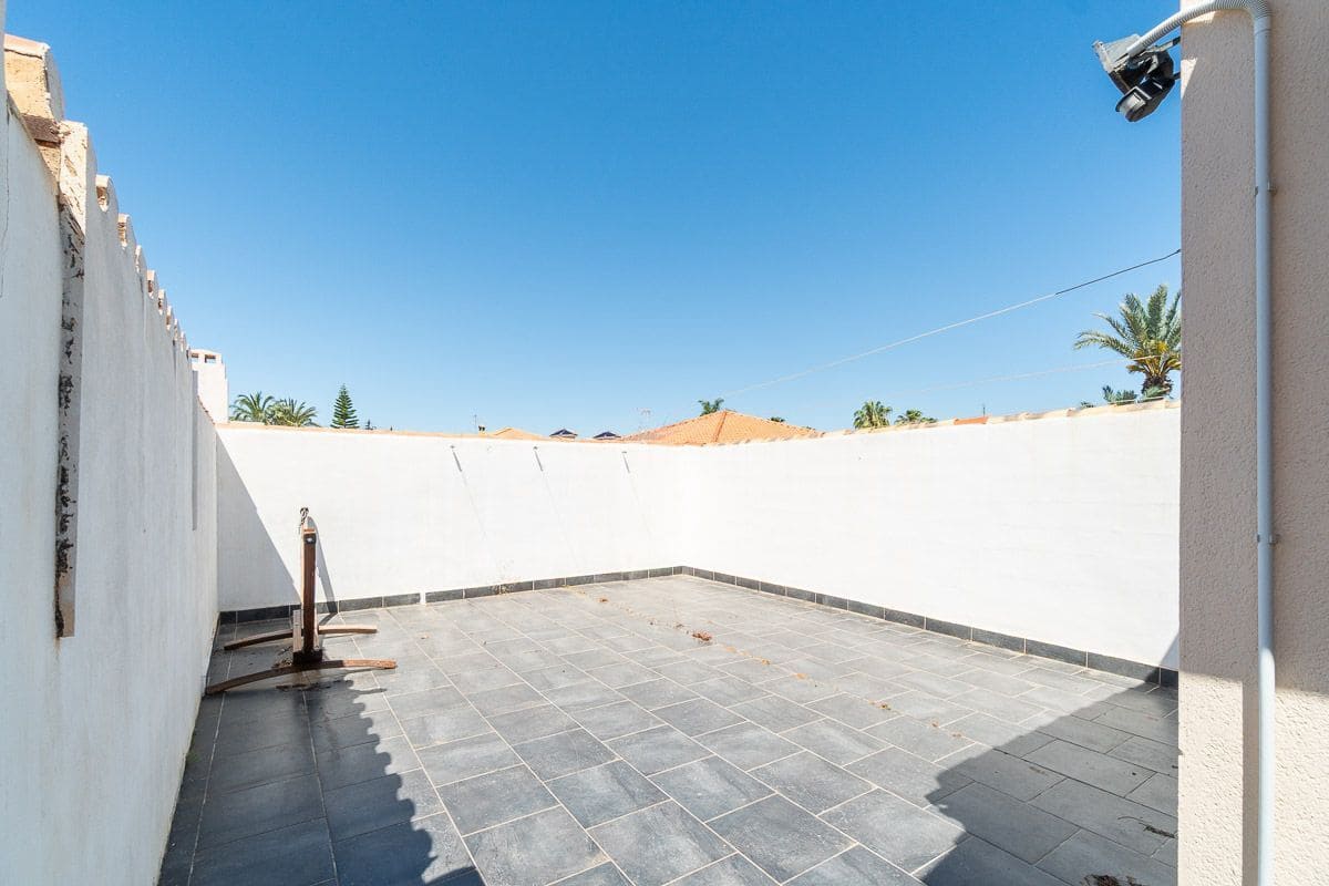 4 bedroom Villa for sale in Torrevieja with pool garage - € 549,000 (Ref: 9851683)