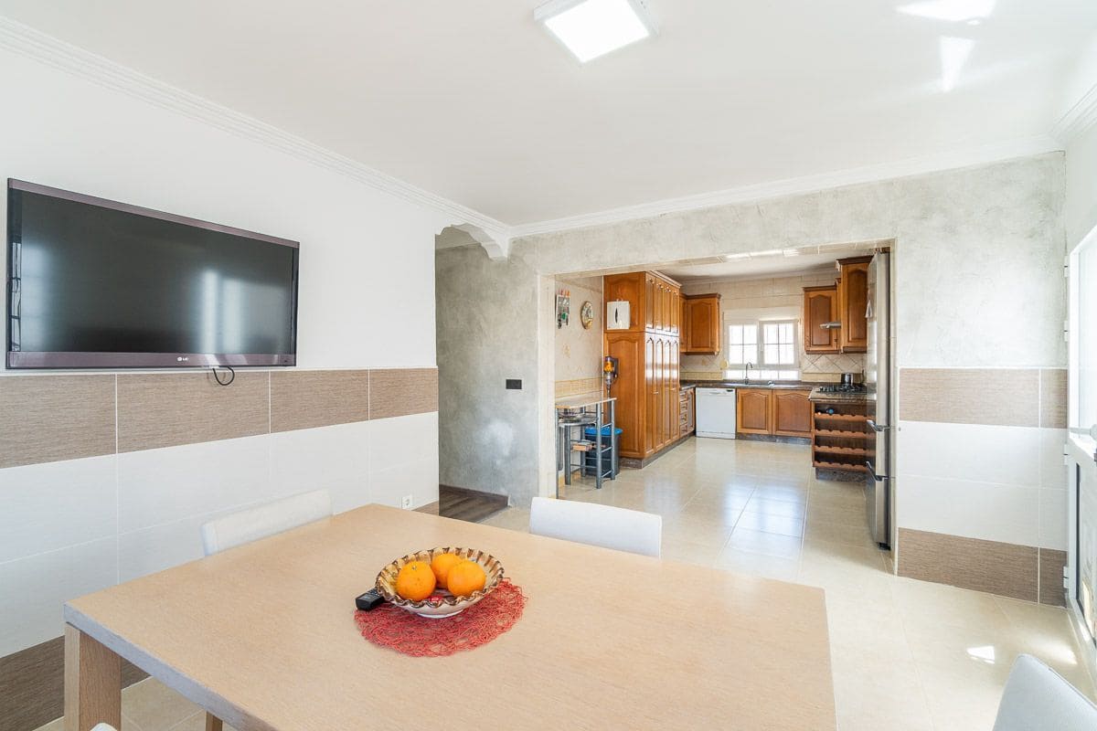 4 bedroom Villa for sale in Torrevieja with pool garage - € 549,000 (Ref: 9851683)