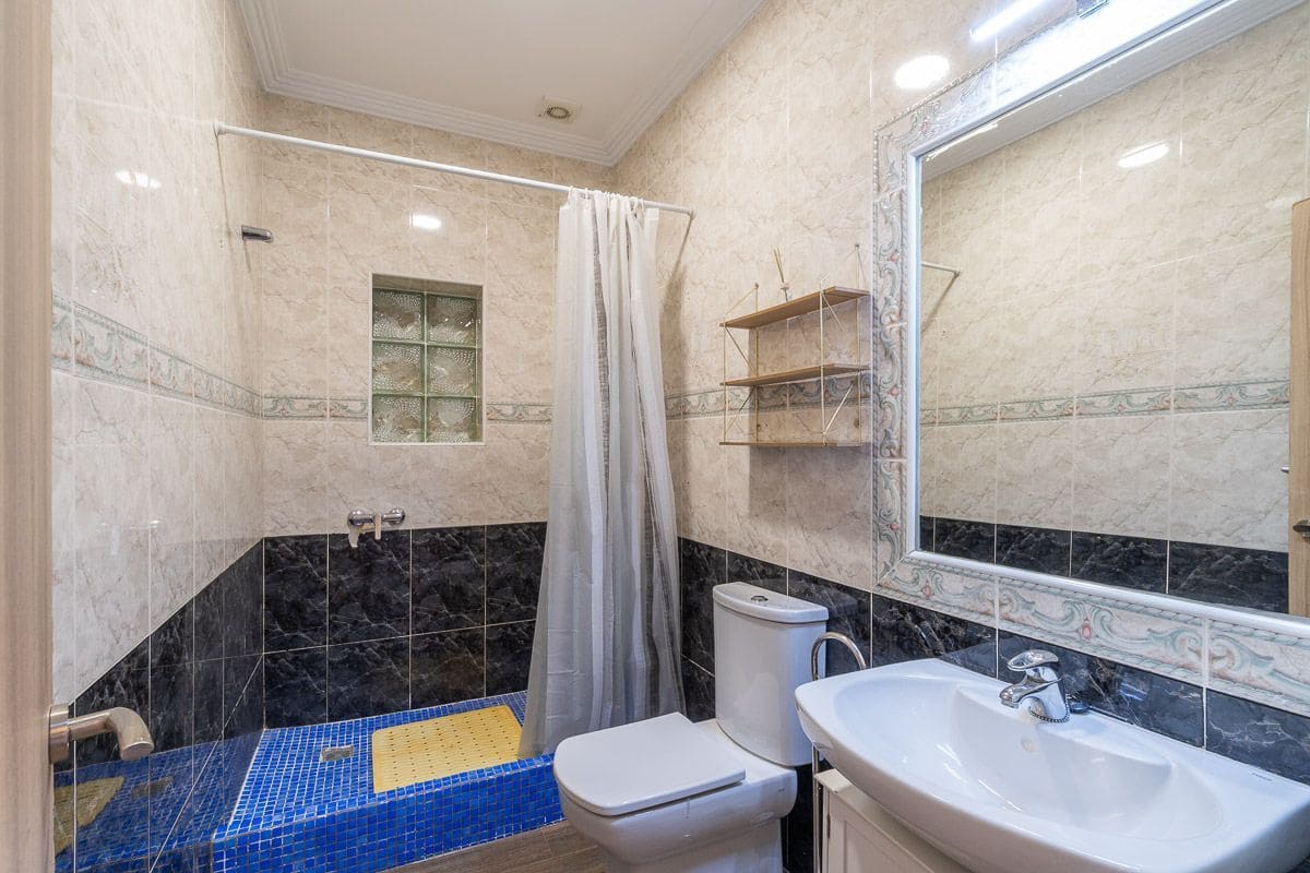 4 bedroom Villa for sale in Torrevieja with pool garage - € 549,000 (Ref: 9851683)