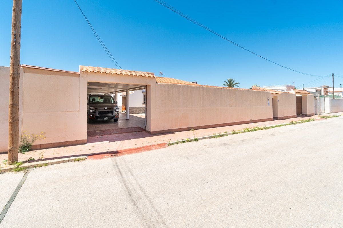 4 bedroom Villa for sale in Torrevieja with pool garage - € 549,000 (Ref: 9851683)