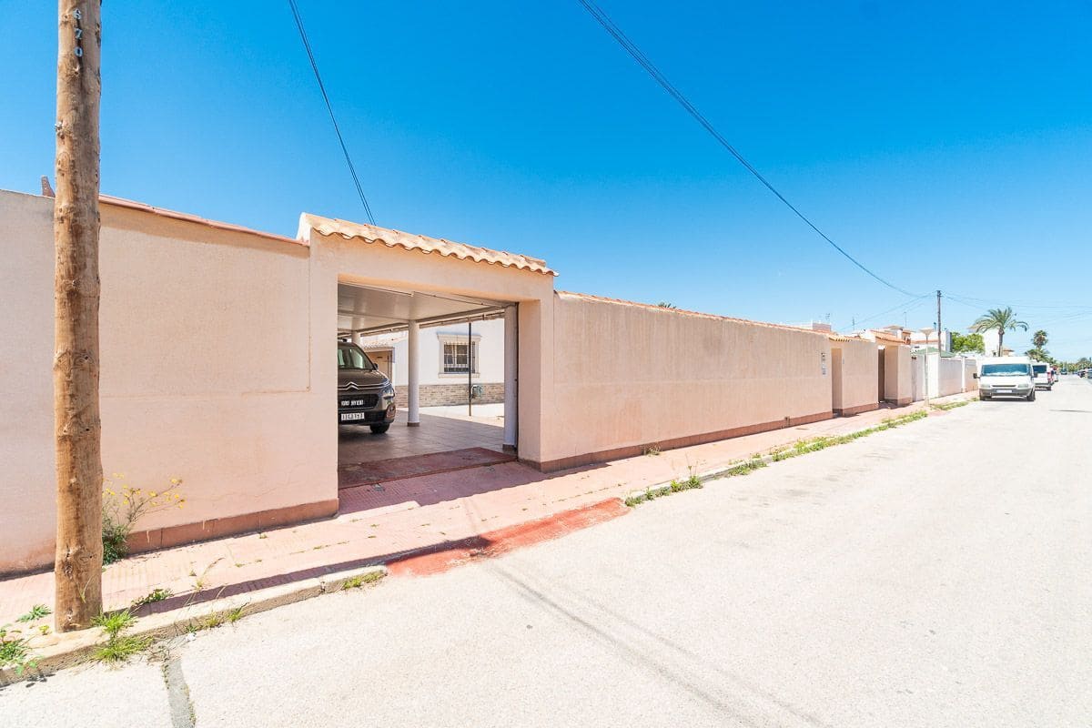 4 bedroom Villa for sale in Torrevieja with pool garage - € 549,000 (Ref: 9851683)