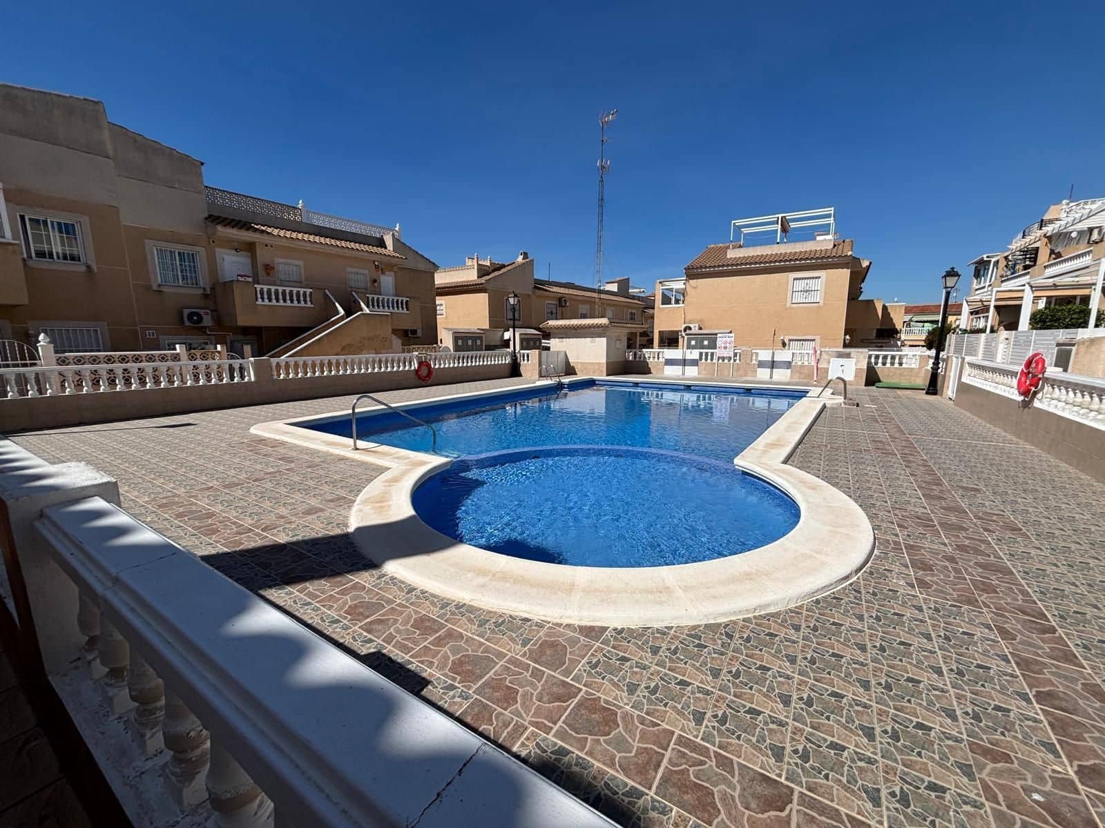 2 soverom Bungalow til salgs i Torrevieja med svømmebasseng garasje - € 169 900 (Ref: 9889910)