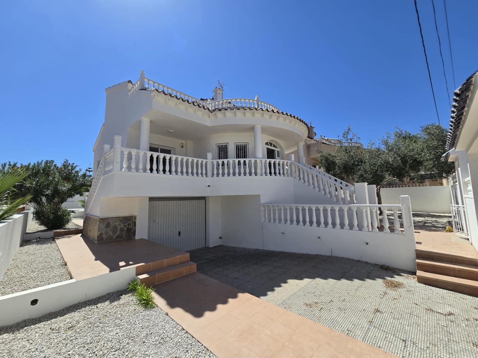 3 bedroom Villa for sale in Jacarilla with pool garage - € 480,000 (Ref: 9962217)