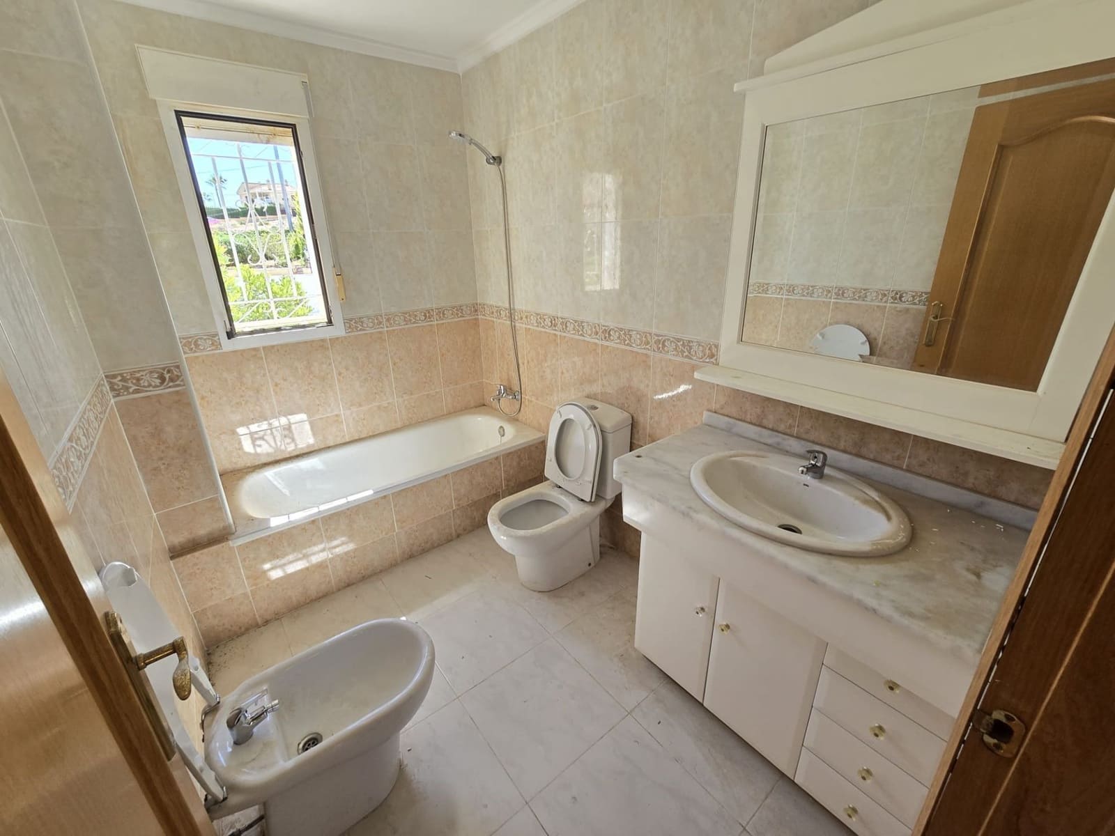 3 bedroom Villa for sale in Jacarilla with pool garage - € 480,000 (Ref: 9962217)
