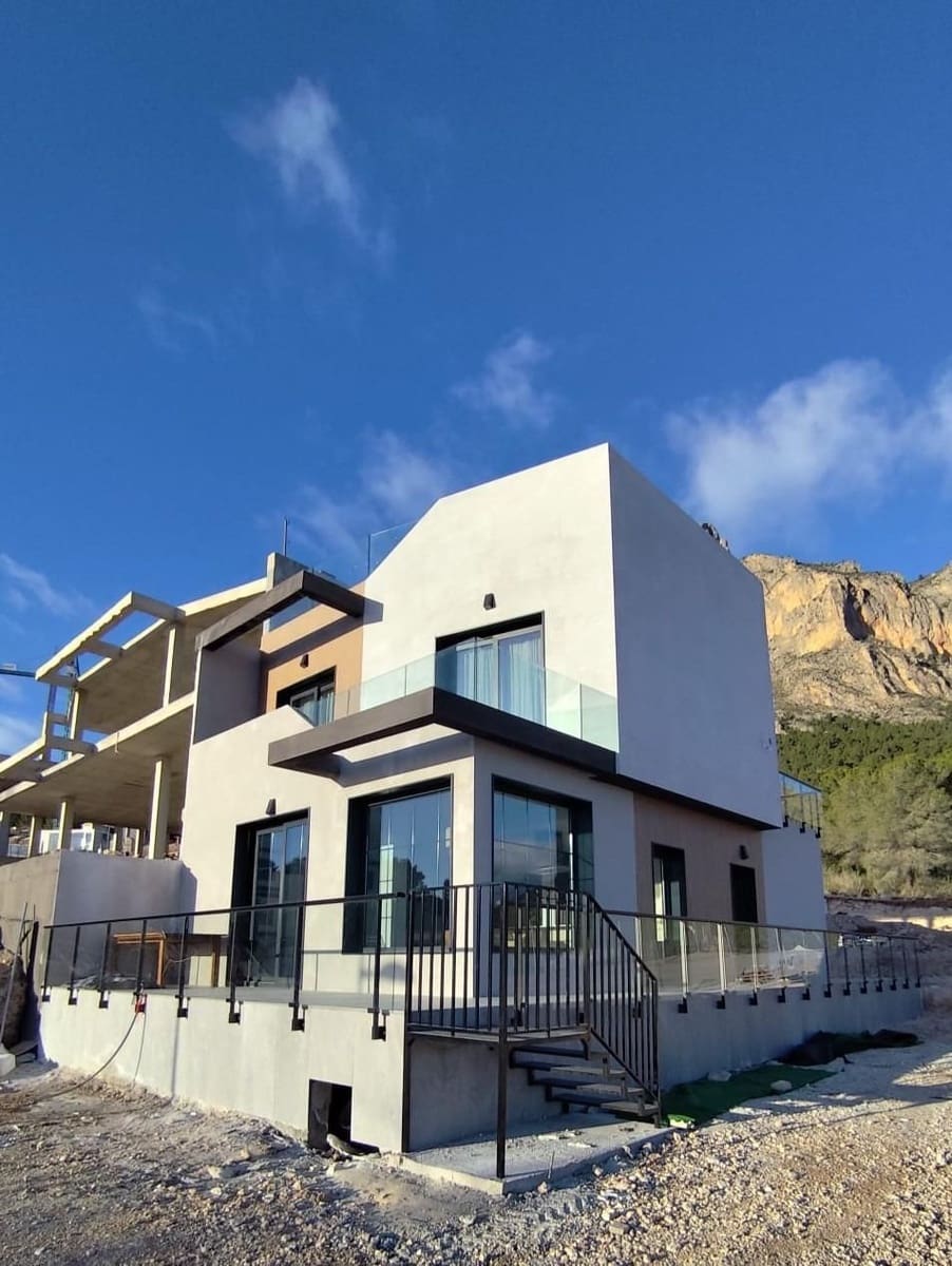 3 soveværelse Villa til salg i Polop med swimmingpool - € 547.690 (Ref: 9984447)